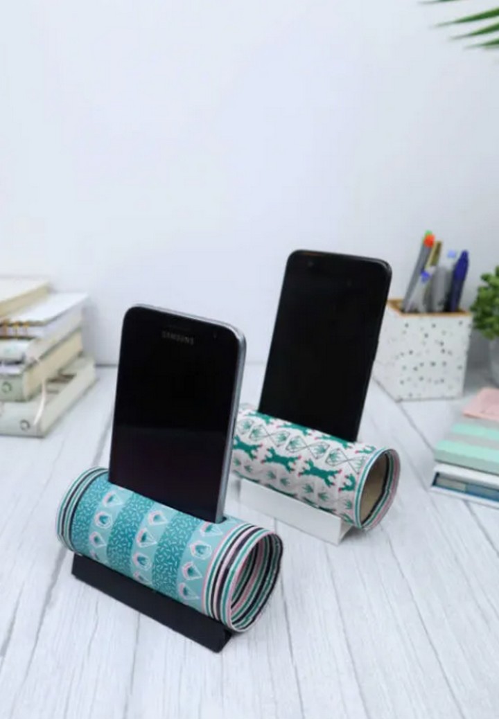 DIY Phone Holder From Toilet Paper Roll