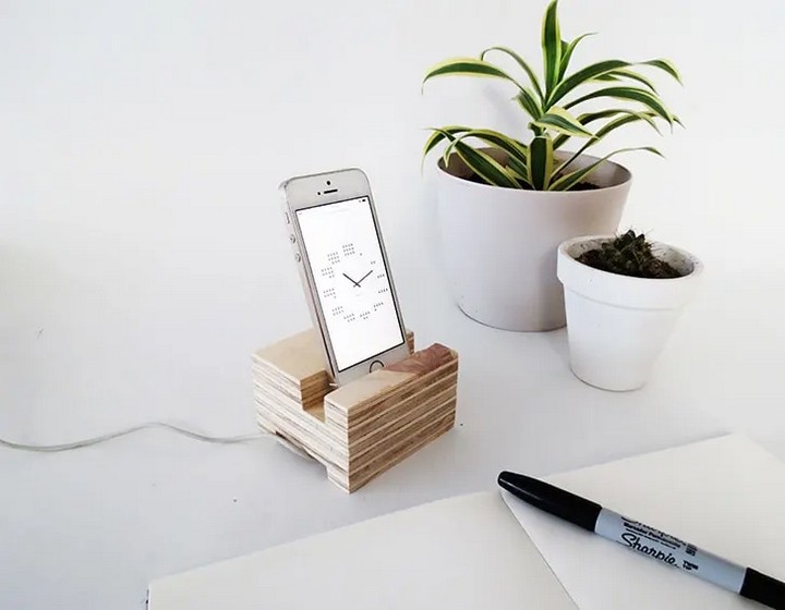 DIY Plywood Phone Stand