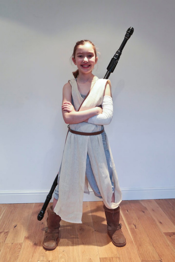 How To Make An Awesome DIY Star Wars Rey Costume