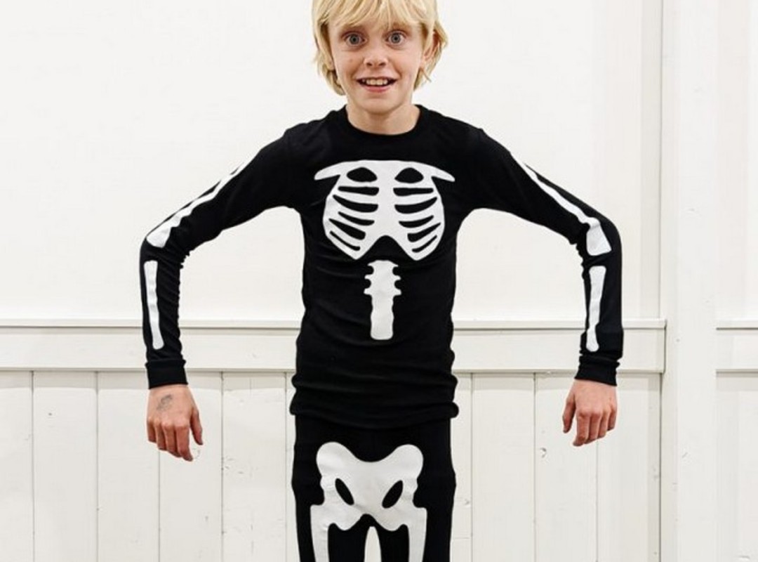 15 DIY Skeleton Costume Ideas To Bring Enjoyable Fear Around! - Julie ...