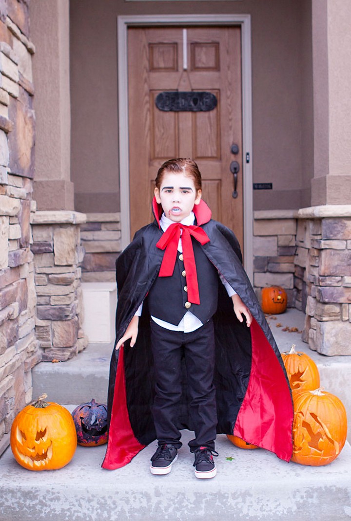 fun blood drinking specie Costume