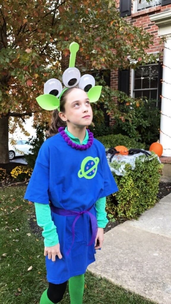 11 DIY Alien Costume Ideas For Space Fans To Try - Julie Ann Art