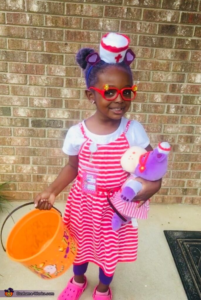 10 DIY Nurse Costume Ideas For First Aid Day!