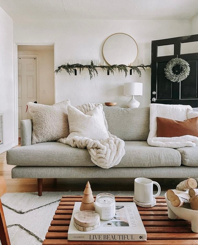 Small decorative items to pull the seating area together