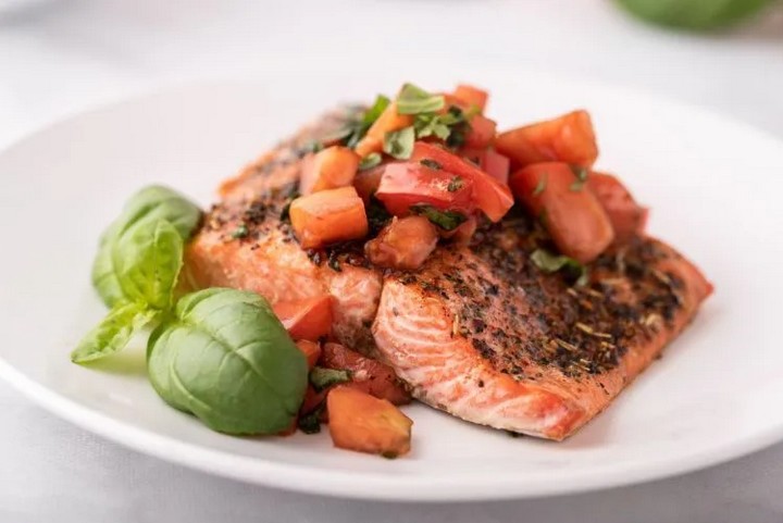 Italian Salmon With Tomato Basil Salsa