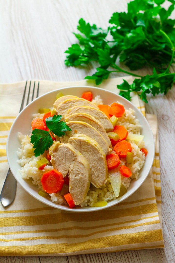 Poached Chicken With Steamed Rice & Veggies