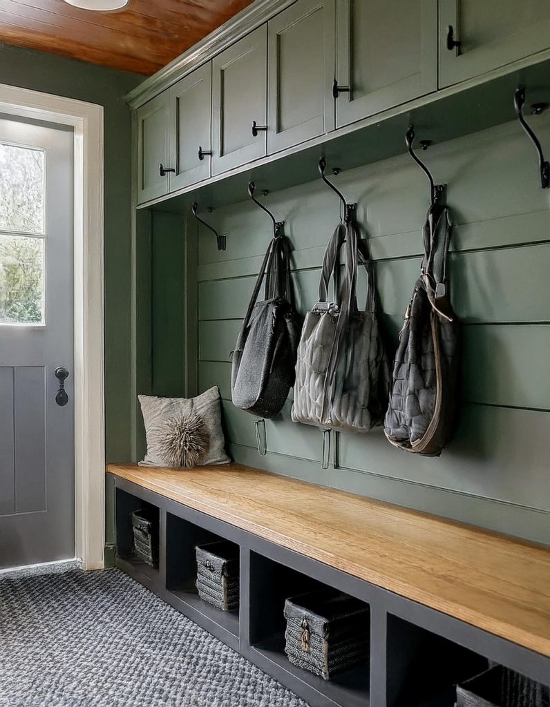 10 Modern Aesthetic Mudroom Entryway Ideas - Julie Ann Art