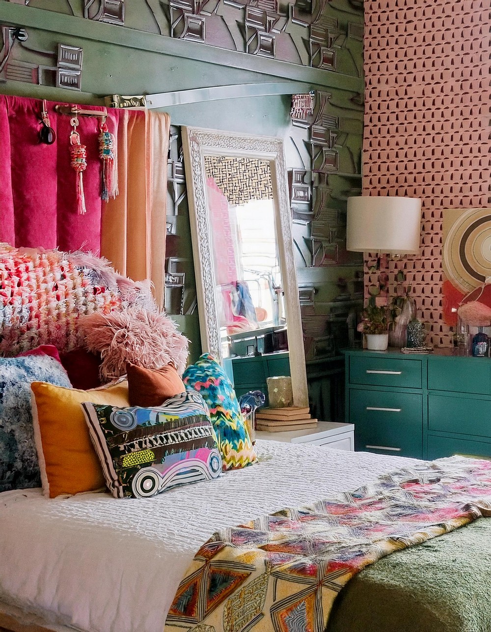 Cool Retro Baddie Bedroom