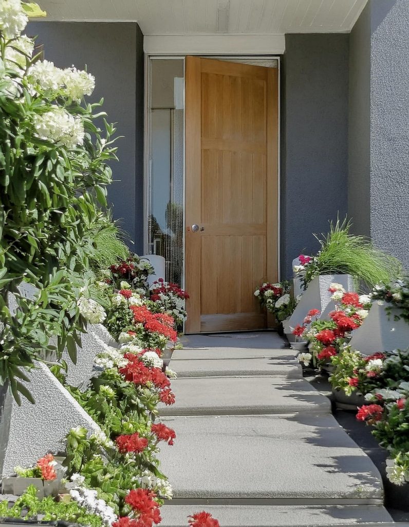 10 Beautiful & Elegant Outdoor Entryway Ideas - Julie Ann Art